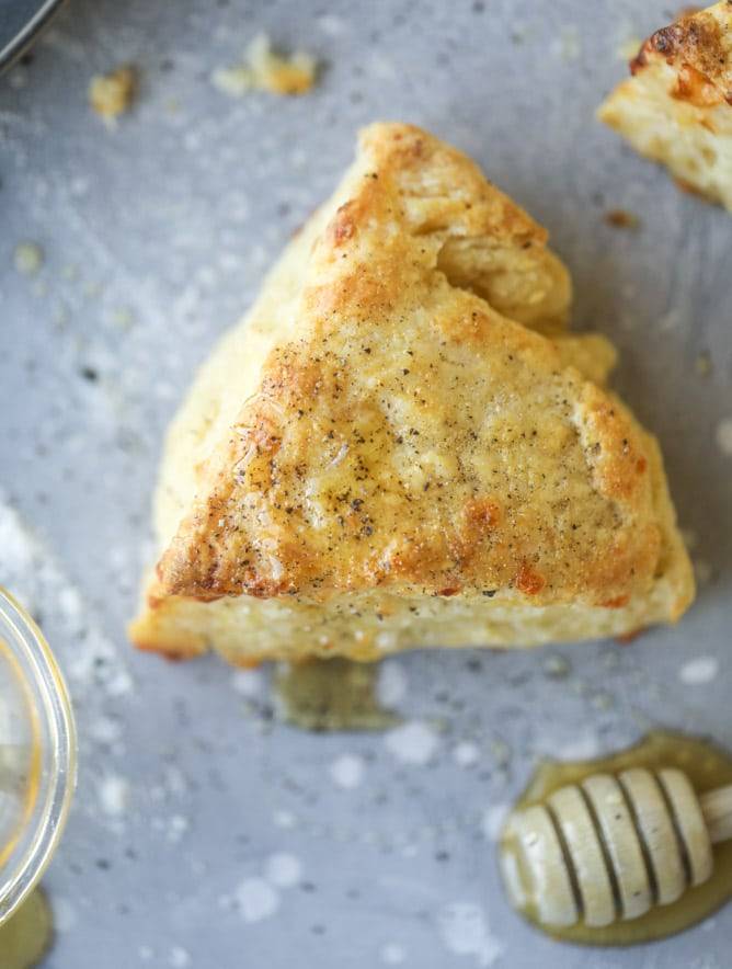sweetoothgirl:    HONEY CHEDDAR SCONES WITH BLACK PEPPER