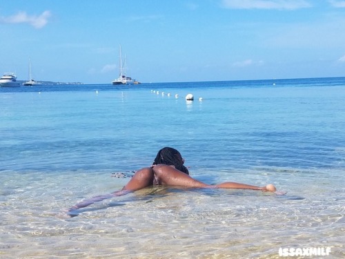 meatgod:  Jamaica 🇯🇲😘, she is enjoying my island, showing her amazing body, meatGod approved 