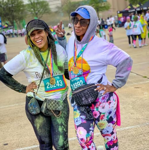 Just a year ago when #socialdistancing wasn’t a hashtag &amp; @TheColorRun was in full eff