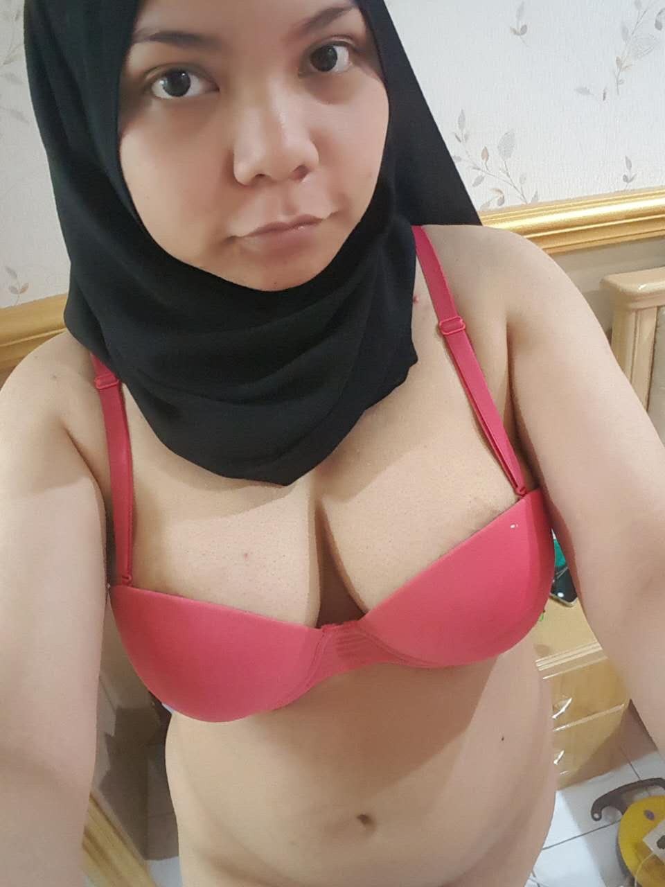 isterimutatapanku:  balasdendam:  tudung pakai bra.. ezah ipoh  ipoh mali talak sombong