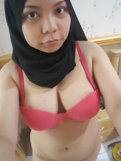 Isterimutatapanku:  Balasdendam:  Tudung Pakai Bra.. Ezah Ipoh  Ipoh Mali Talak Sombong