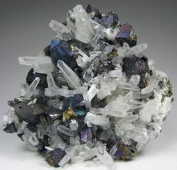 bijoux-et-mineraux:  Sphalerite Chalcopyrite