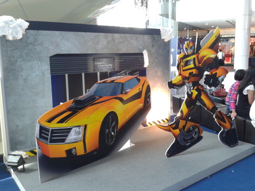 mzelda:  MZelda & Ruka (with Ruka’s GF) @Terminal 21: Kid’s day Fun Park Party. TF goods drain all my money! (Only T-shirt, bag, and wallet… Not Optimus & Megatron head and fists. lol)