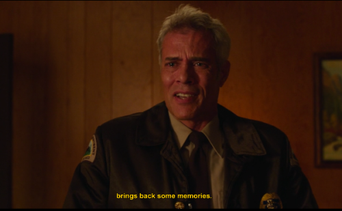 bb8s:me trying to watch twin peaks: the return (2017)
