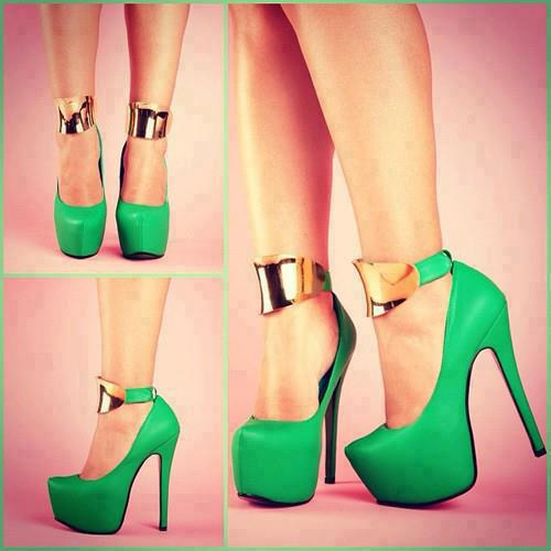 (via Beautiful green heels with a gold rim)