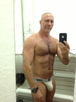 sexymatureworldwide:  Sexy Mature Hairy Daddy 