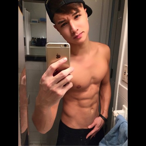 http://gaykoreandude.tumblr.com/post/110211330718