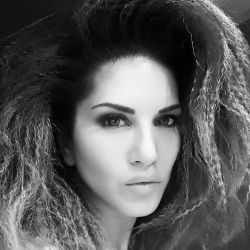 Love big hair! Make up - @nitashawahi and hair - @tomasmoucka by sunnyleone