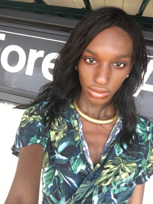 eccefuturum:Selfies of last week. I know I’m three different shades; it’s just the light