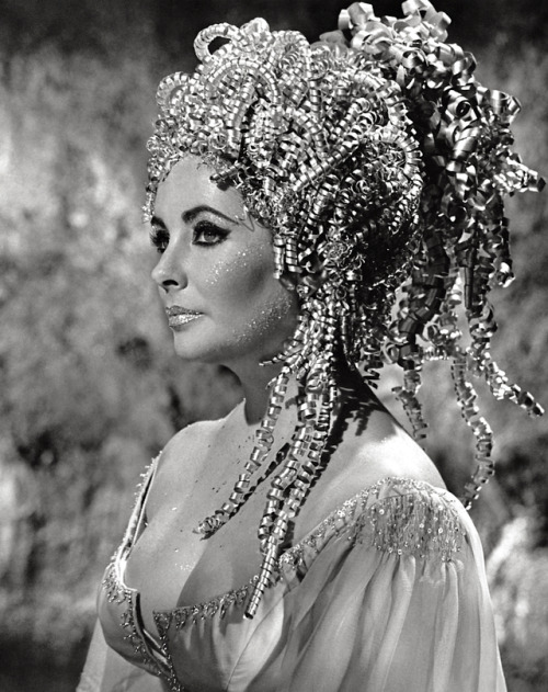 Elizabeth Taylor / production still from Richard Burton and Nevill Coghill’s Doctor Faustus (1