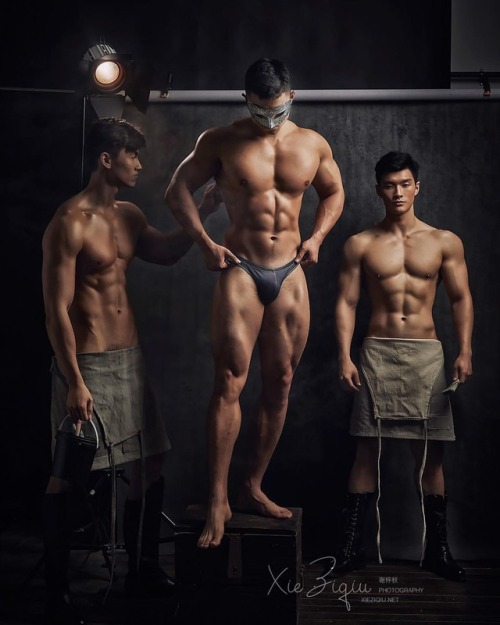 Emotional picture~@captainyangpu #asianhunk #xieziqiu #hothunk #hotboy #muscle www.instagram