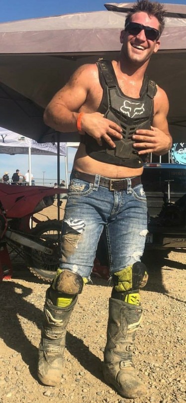 southern-god1: chettbro:      “C0untry Moto Daddy”   Stud!  