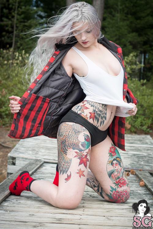 thatattoozone:  Vehera Suicide phototaker  TOM ESTEYNE   