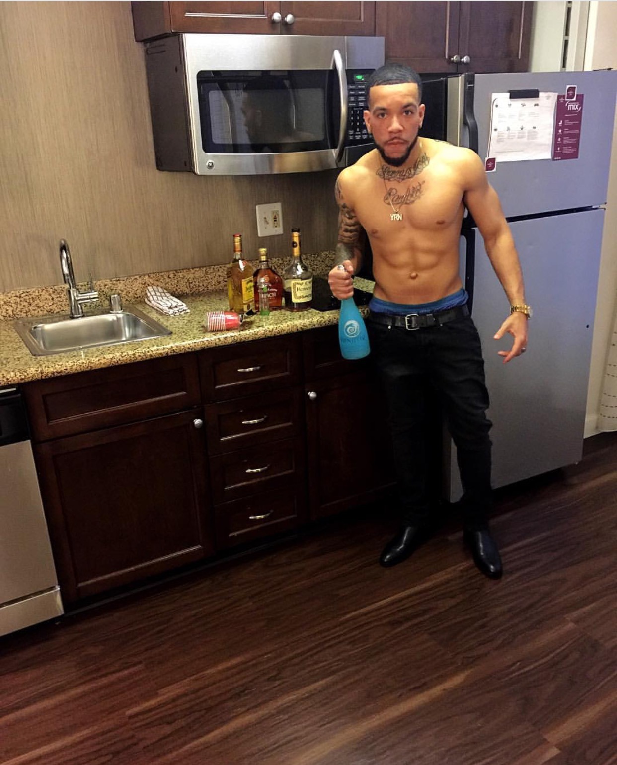 luv2bslappedaround:  When Black Alpha wants a white cash fag to be his bartender…..what