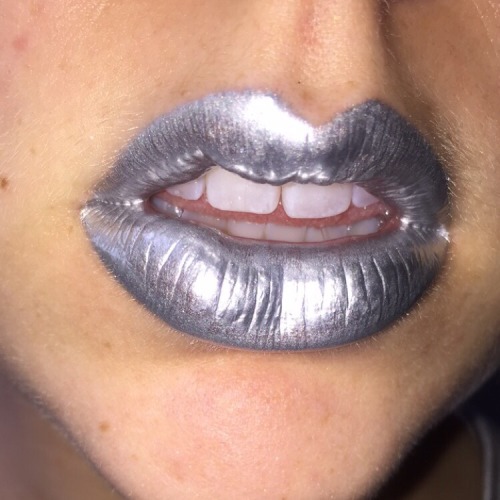 twee-lil-lass:abstractionoftheself:Silver Gloss, 2015