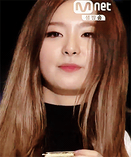 seulgin:  teary eyes ‧⁺◟( ᵒ̴̶̷̥́ ·̫ ᵒ̴̶̷̣̥̀ )