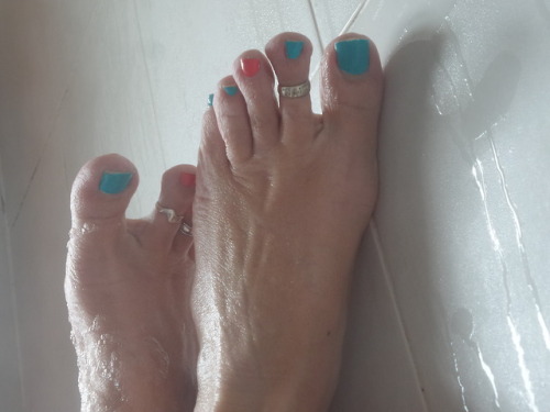 some more pics of my toasies in the bath… are they just a bit wrinkled lol… colour com