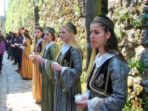 burningtulle:veilingandmodestdressing:Greek Romaniote Jews.“Youth from Ioannina’s Greek community, i