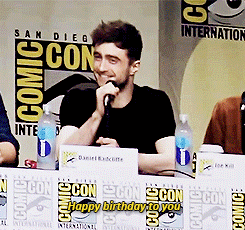 imsirius:  6500 people sing for Daniel Radcllffe at the 2014 SDCC x