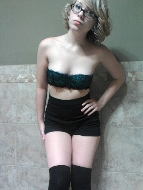 fox-slut:  Pale princess :3 ~Teal
