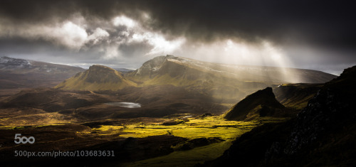 morethanphotography:  Light Rays Over The Quiraing! by ashgerrard1991