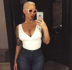 lukecage777:  mannypakbeloud:  Amber Rose