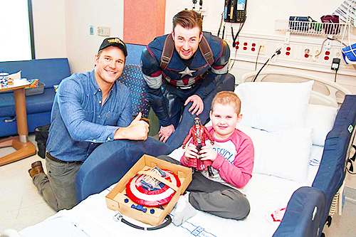 charlesxxerik-deactivated201508: Chris Evans and Chris Pratt surprised kids at Seattle Children’s.