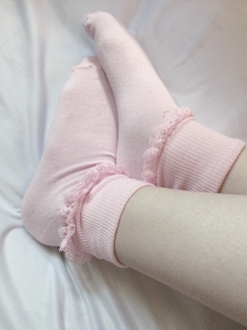 chokekitten:  You can never have too many frilly socks (there’s more than just this too 🙊💕) 