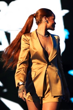 queenofbeerss:  diamondsandchanel:  arielcalypso:    Rihanna at “Bet Awards” (28th June 2015)     so fucking perfect my heart  Look at the stitching on that suit though my goodness, greatness at its finest