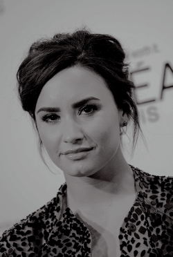 demirockgod:  November 15: Demi Lovato attends