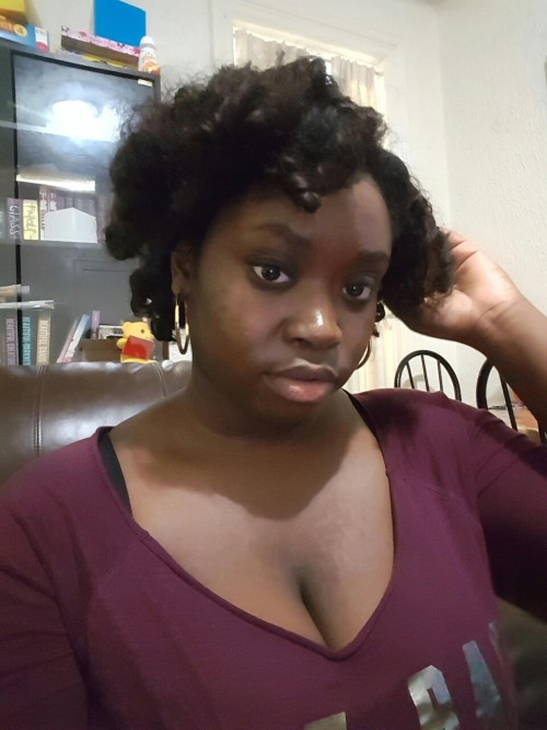 pin-upgal:  Damn, I’m cute 😏. Happy blackout!