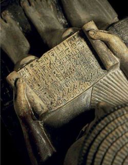 totenbuch:  The hieroglyphic inscription lists offerings, with much detail about type and quantity, including food, beverages, unguents and liquids, incense and cosmetics, funerary equipment and royal gifts. These are the essential offerings that Sekhemka