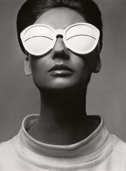 joeinct:Simone D’Aillencourt in André Courrèges Sunglasses, Photo by Richard Avedon, 1965