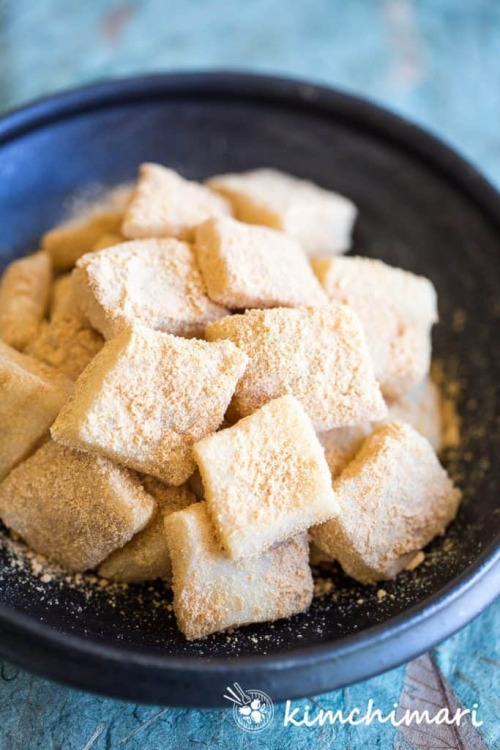 foodffs:Injeolmi (Korean Sweet Rice Cake) in 10 minutesFollow for recipesIs this how you roll?