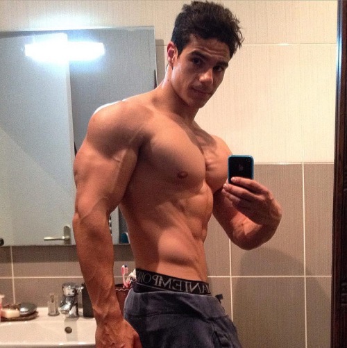 yesmiddleman:  Loic Zine