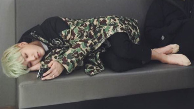 taehyu: other ppl: *hanging out with friends, working out, dating, socially interacting*