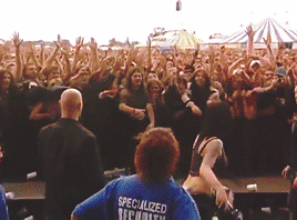 mrrightandmrbubble:  Brody throwing her guitar into the crowd @ Reading