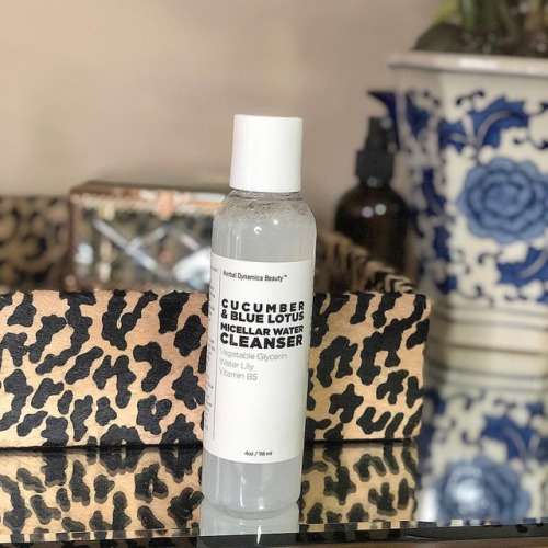 Hey loves! I’m back with another review and this time it’s Micellar water. I made an order with @her