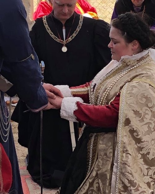 Mistress Christine Bess Duvant swears fealty as Lochac’s newest companion of the Order of the Laurel