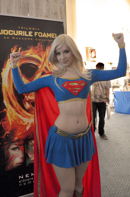 whatimightbecosplaying:  Supergirl - Enji Night for more hot cosplay http://whatimightbecosplaying.tumblr.com 