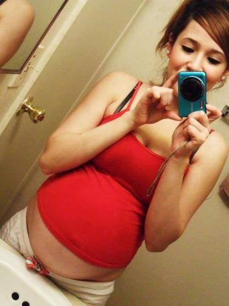 bellyrama:  “I swear this shirt still fit me a week ago.”