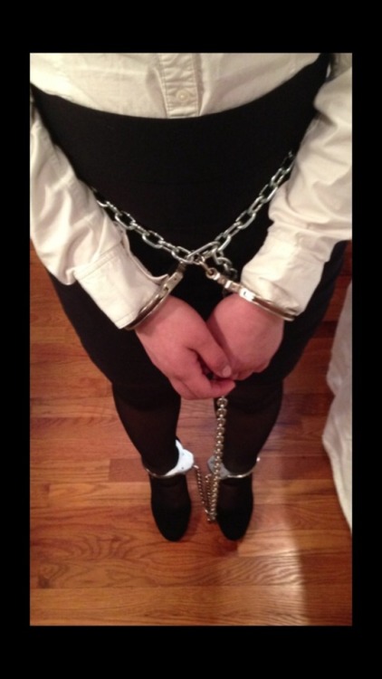 womeninsteel: Cuffed and shackled prisoner ready for transport.