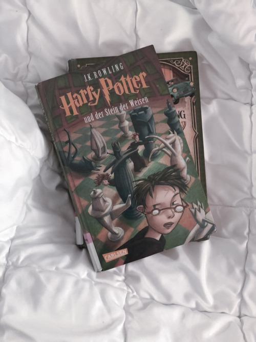 · December · 2020 ·I really wanted to re read Harry Potter, so I lended the first two books from the