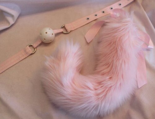 sexpainandindustrial:  Special for daddy little girls.)