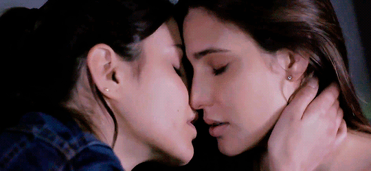 gayleykiyoko:  every juliantina kiss (so far)