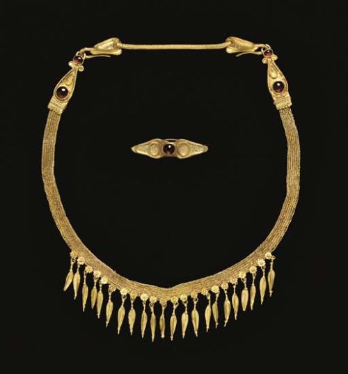 amermaidheart: A GREEK GOLD AND GARNET STRAP NECKLACE HELLENISTIC PERIOD, CIRCA LATE 4TH-EARLY 3RD C