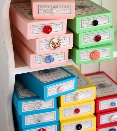 Japanese boutique shop Ohashi sells teas in cutest button boxes