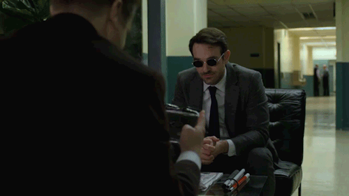 ilikedaredevil:Matt stopped on the way to turning himself in to the fbito buy a wallet called Fashio