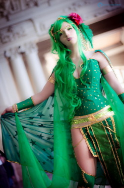 hotcosplaygirl:  Cosplay girlCosplay girl