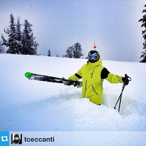 We don’t know what to be more stoked about–the waist deep snow in the PNW or @tceccanti’s new kit! #regram